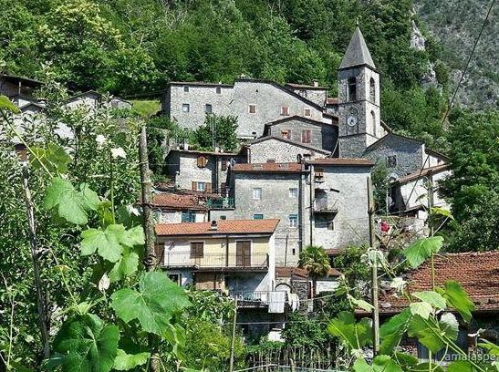 Befana e Re Magi arrivano nelle grotte di Equi Terme 