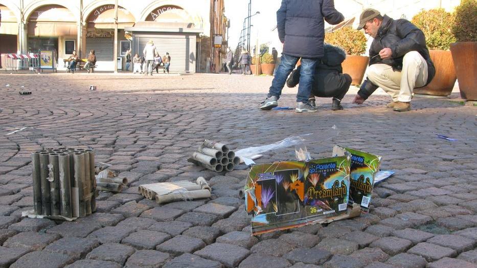 Esplosioni di botti in piazza nonostante l’ordinanza