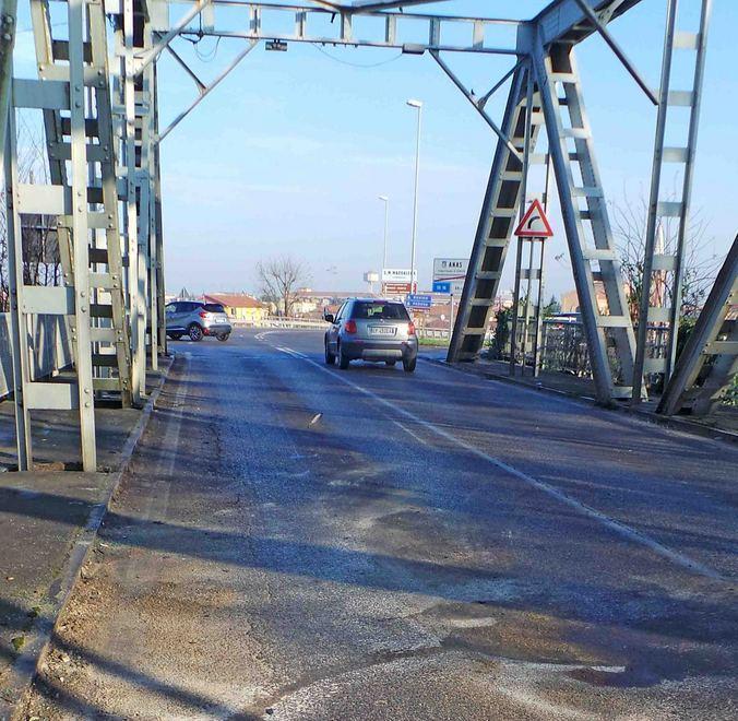 Incidenti sul ponte sul Po, traffico bloccato e disagi