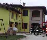La canna fumaria prende fuoco Paura per una casa 