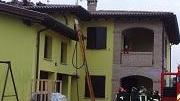 La canna fumaria prende fuoco Paura per una casa