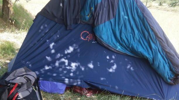 La tenda in cui durante l'estate hanno vissuto Lisa e il compagno