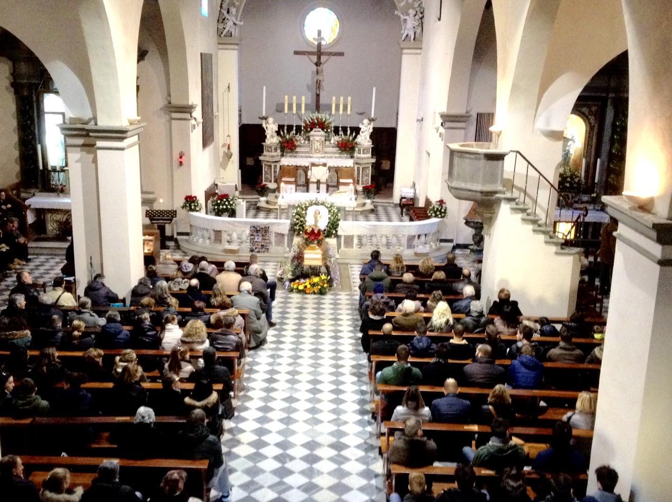 Il funerale di Marcello Ghini nel duomo di Portoferraio (foto Giò Di Stefano)