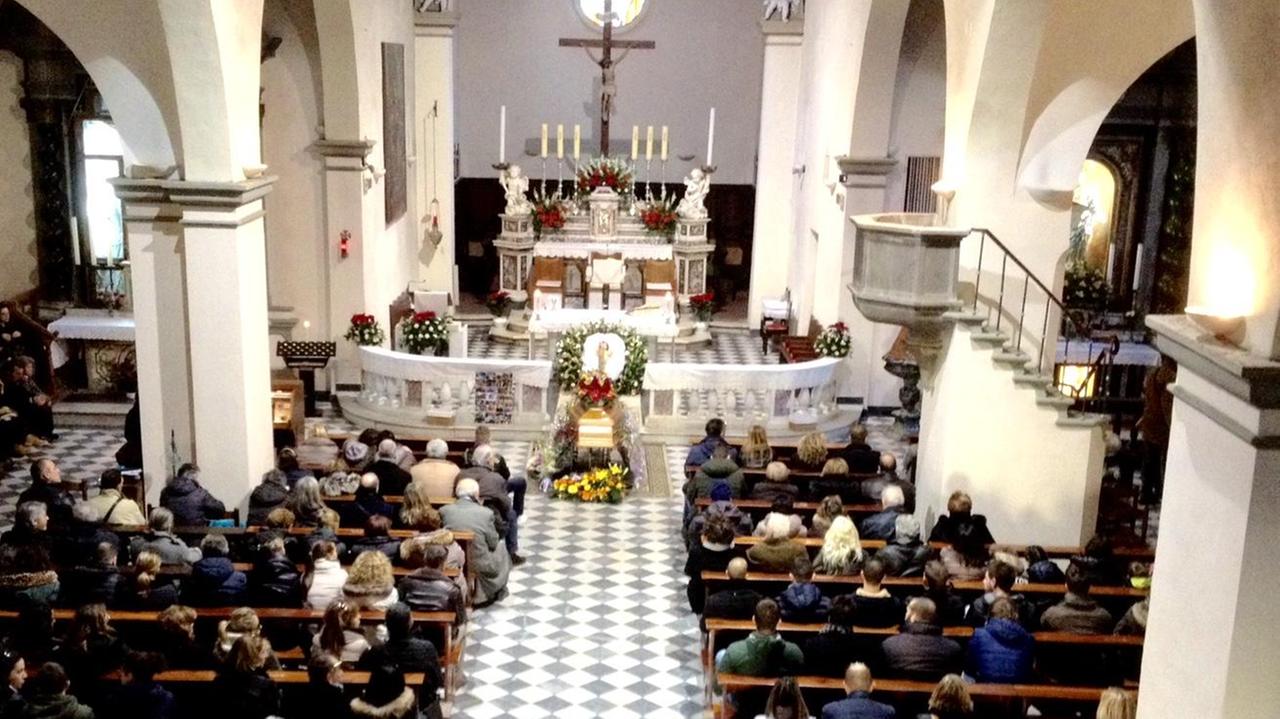 Il funerale di Marcello Ghini nel duomo di Portoferraio (foto Giò Di Stefano)
