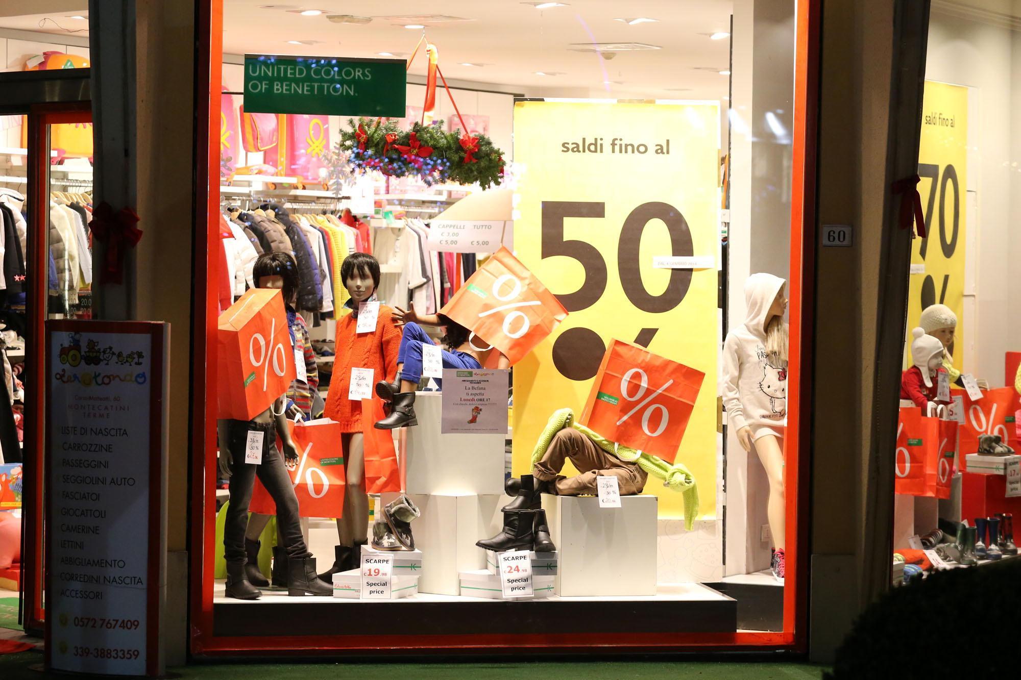 Saldi in anticipo, ma i negozianti storcono la bocca
