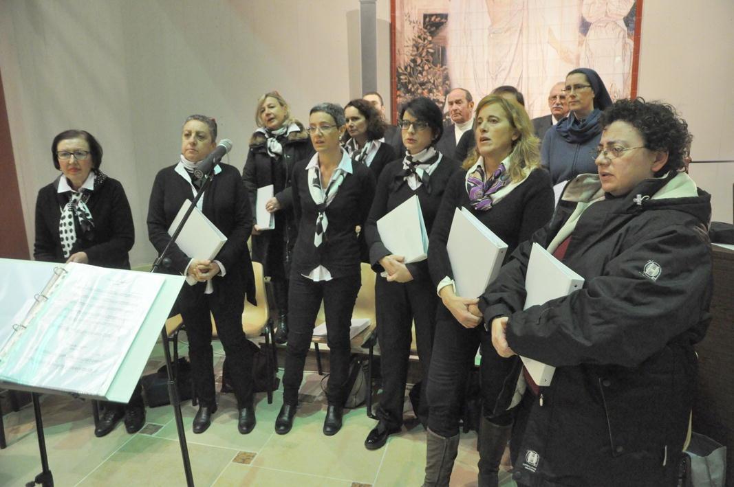 Il coro alla messa per la pace (foto Falorni)
