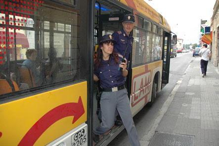 Poliziotti sulla Lam rossa