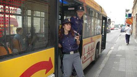 Poliziotti sulla Lam rossa