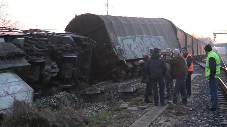 Treno deragliato, aperte due inchieste
