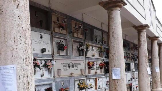 Cimitero, vengono rimosse oltre 300 lapidi