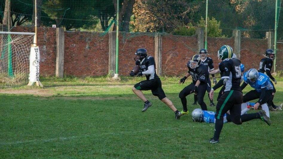 American football, volano alti i White Tigers Massa