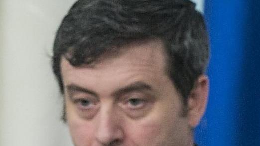 Cure al papà, il ministro Orlando elogia l’Opa