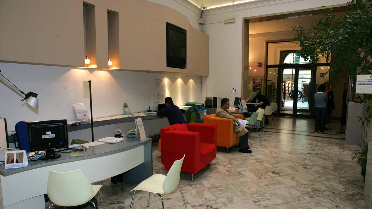 L'ingresso del municipio di Empoli (foto d'archivio)