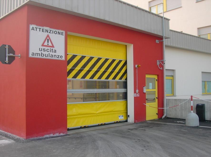 Bastonata e presa a calci per rapina 