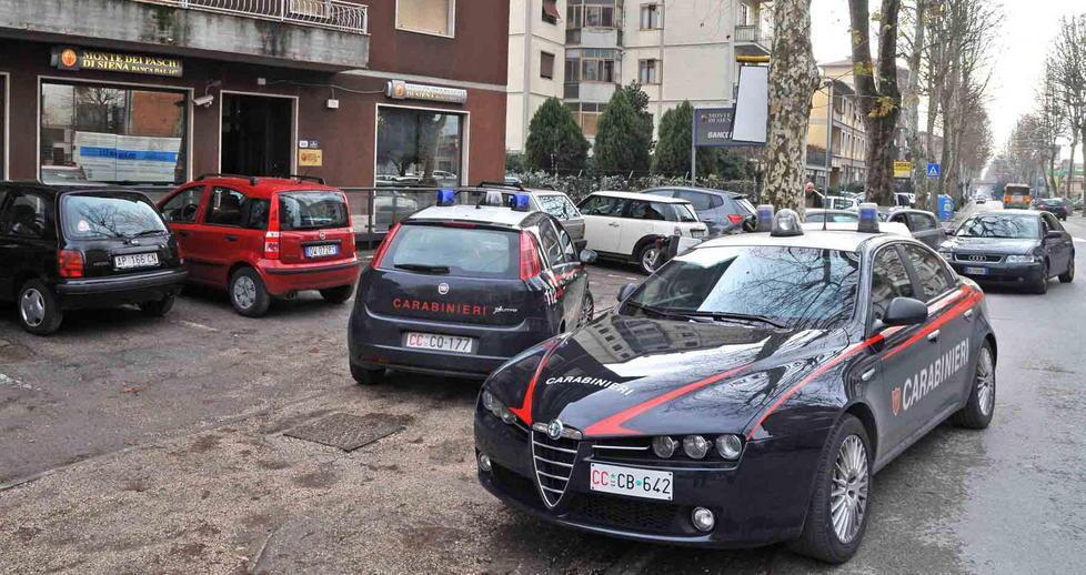 Ladri scoperti e fotografati da un vicino 