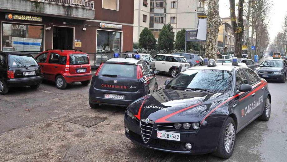 Ladri scoperti e fotografati da un vicino
