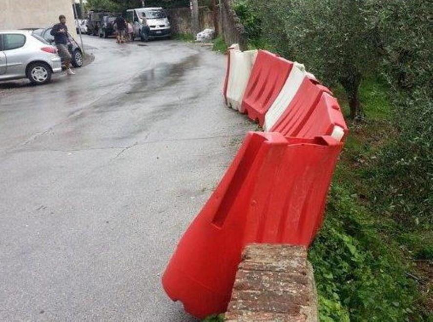 Un piano per ripristinare i muri crollati sulle strade 