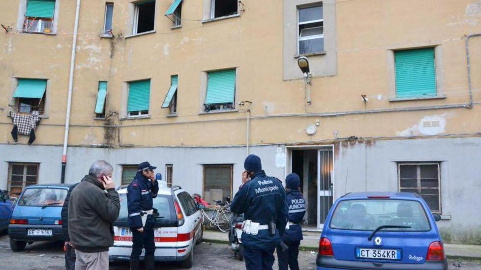 Rogo nell’alloggio occupato coppia salva per miracolo