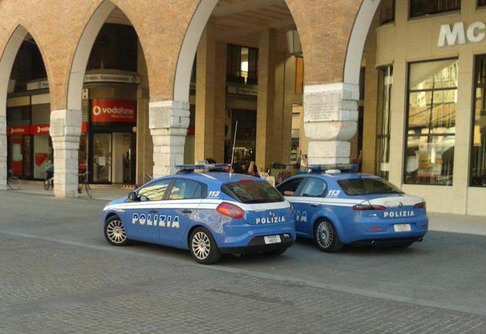 Indagini sui pugni in faccia ai ragazzini 