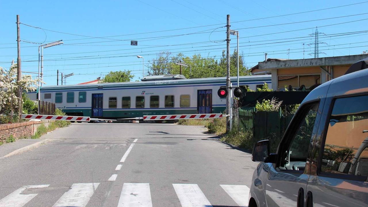 Il passaggio a livello di via delle Sorgenti