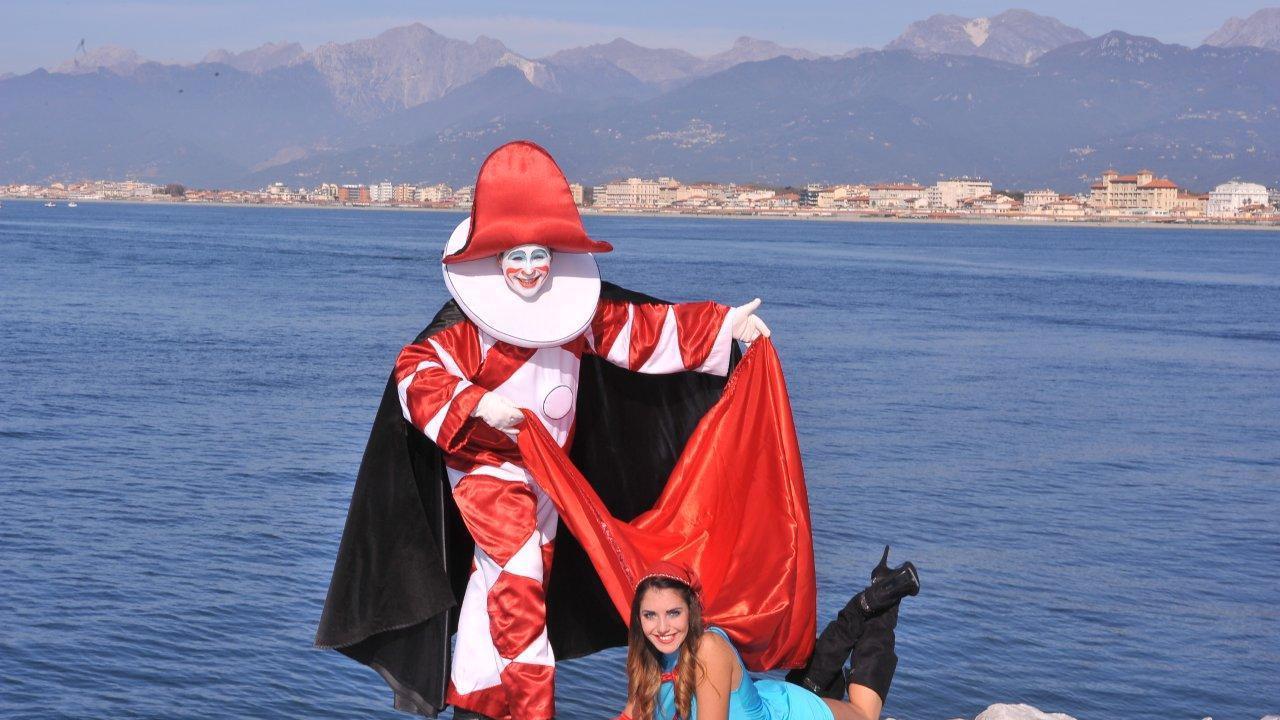 Burlamacco e Ondina, le maschere ufficiali del Carnevale di Viareggio