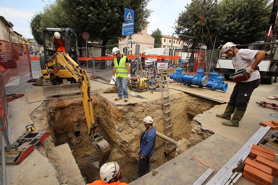 Lavori alla rete idrica (foto d'archivio)