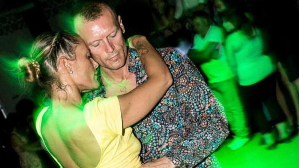 Kizomba...llando tra gli scaffali dell’Ipercoop con Accademia Doos Tres