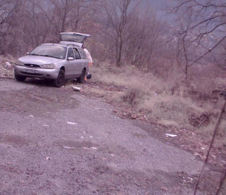 Lunigiana, beccato da una telecamera a scaricare abusivamente materiale