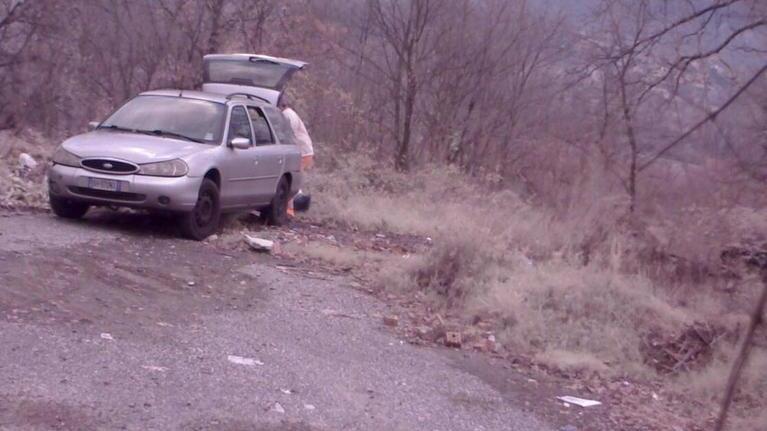 Lunigiana, beccato da una telecamera a scaricare abusivamente materiale