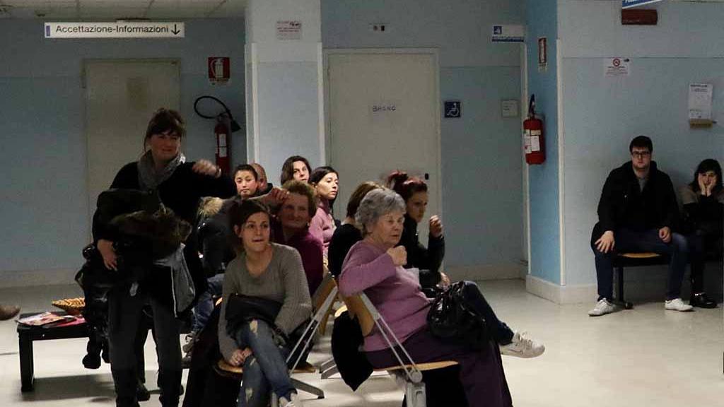 Le sale d'aspetto del pronto soccorso di Massa alle 18 del 5 gennaio 2015