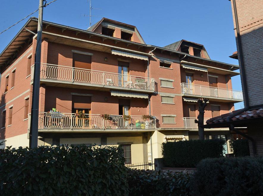 Brucia la mansarda di un palazzo 