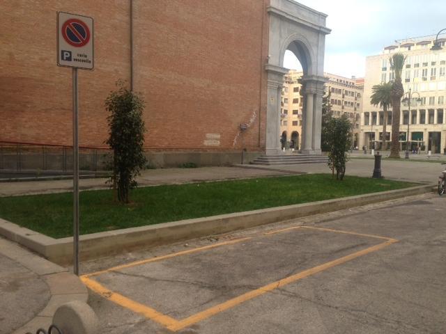 Il posto si trova nell'area pedonale (Pentafoto)