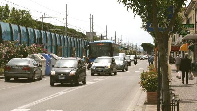 La via Aurelia a Rosignano, centro del paese
