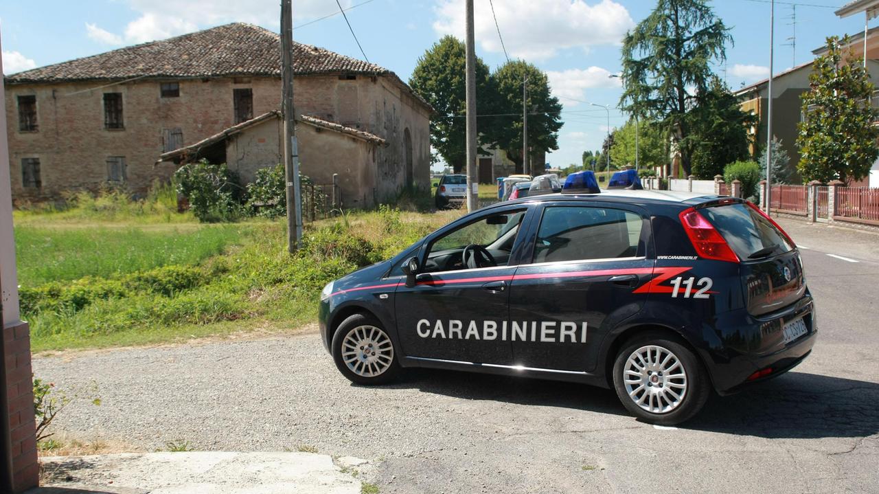 Tenta rapina in tabaccheria, è caccia al malvivente