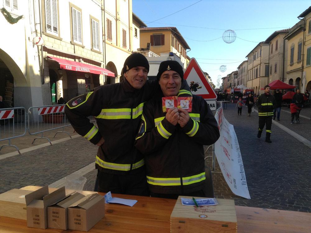 Festa con i vigili del fuoco in attesa della Befana volante
