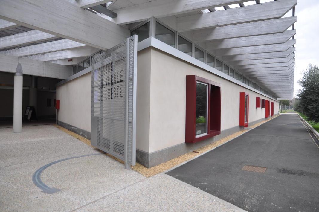 L'esterno del centro Le Creste (foto Falorni/Silvi)
