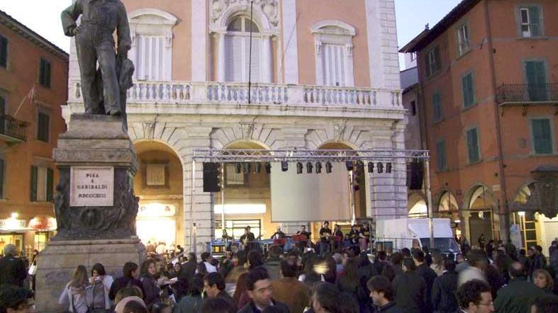 La movida pisana in piazza Garibaldi