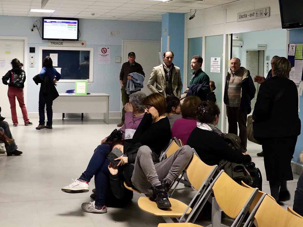 Sala di attesa del pronto soccorso dell'ospedale di Massa il 5 gennaio (ore 18 circa) 