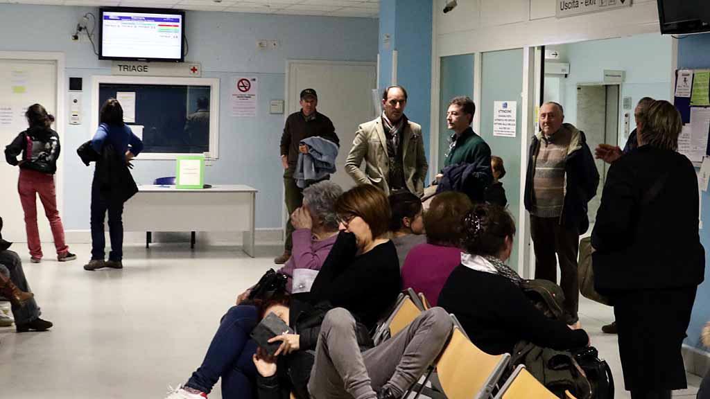 Sala di attesa del pronto soccorso dell'ospedale di Massa il 5 gennaio (ore 18 circa)