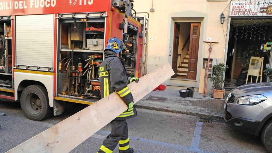 Fiamme nel circolo Arci per colpa di un frigorifero