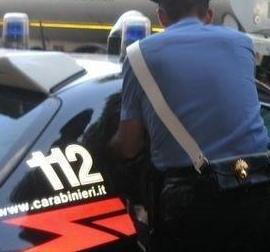 Ebbro si barrica in casa per due ore 