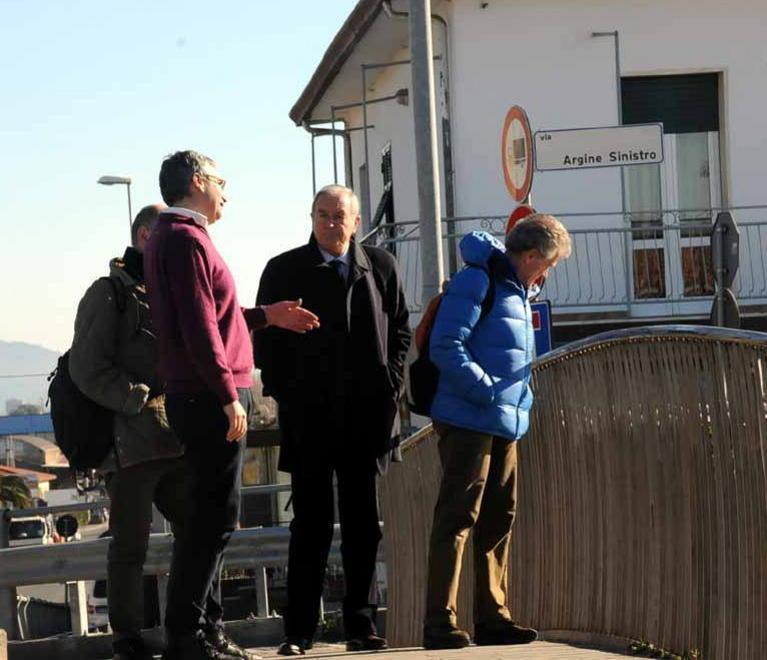I super consulenti tornano sul Carrione summit sull’argine 