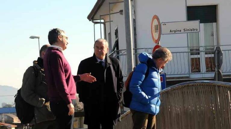 I super consulenti tornano sul Carrione summit sull’argine