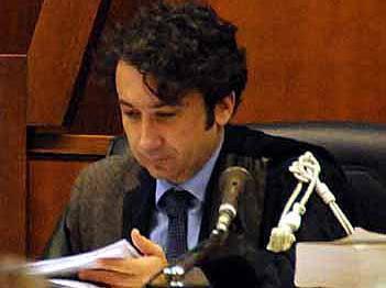 «Sparla di me in paese» e bastona la vicina di casa 