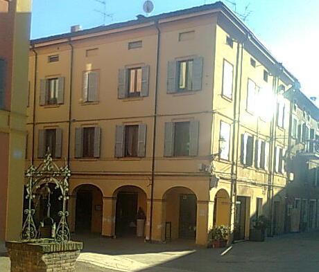 Rissa tra giovani in piazzetta: intervengono i carabinieri