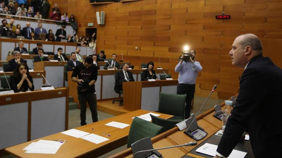 Bonaccini: «Subito taglio alle indennità»