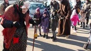 Frittelle e allegria per accogliere la signora con la calza
