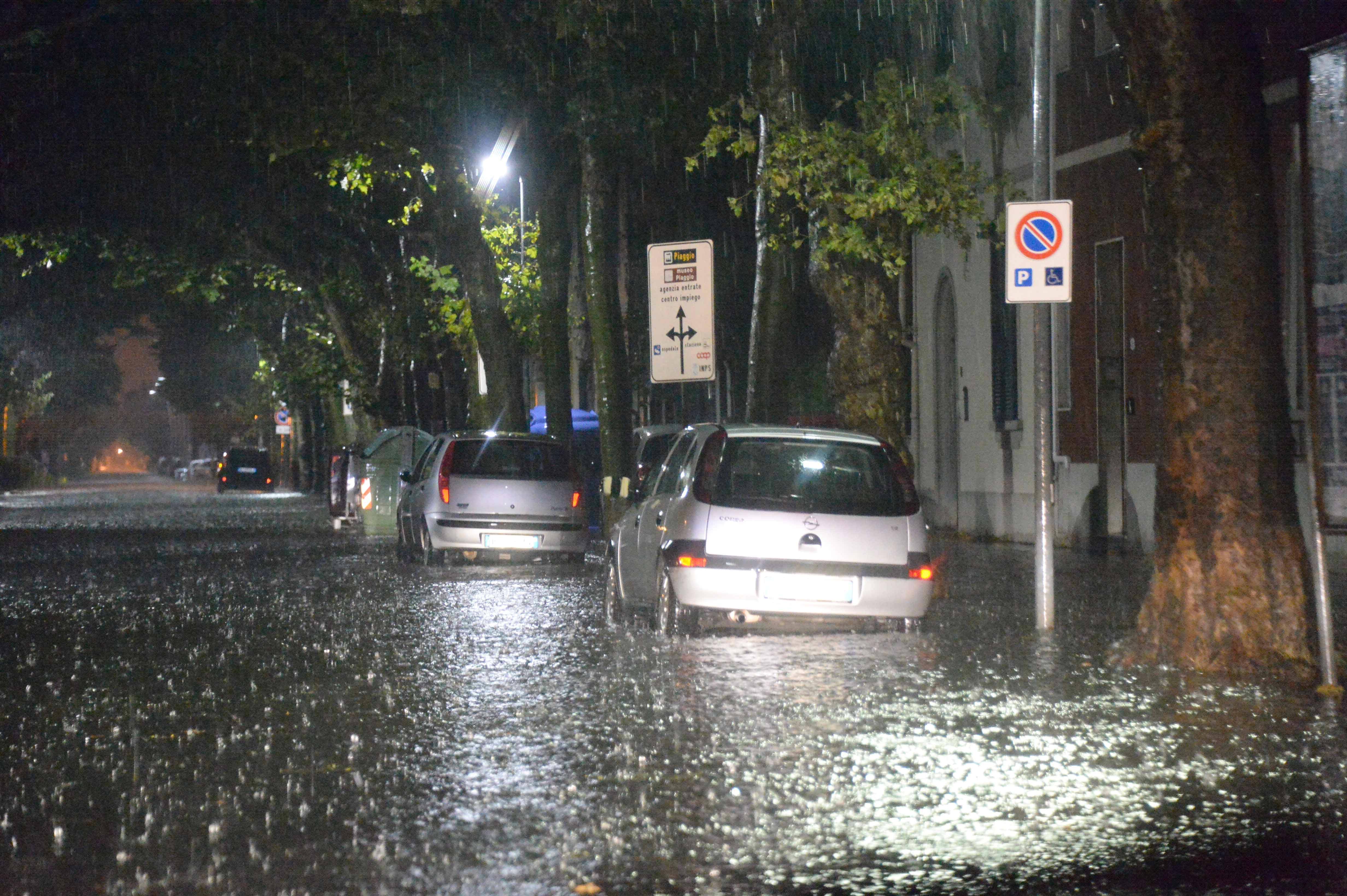 Una strada allagata (foto d'archivio)