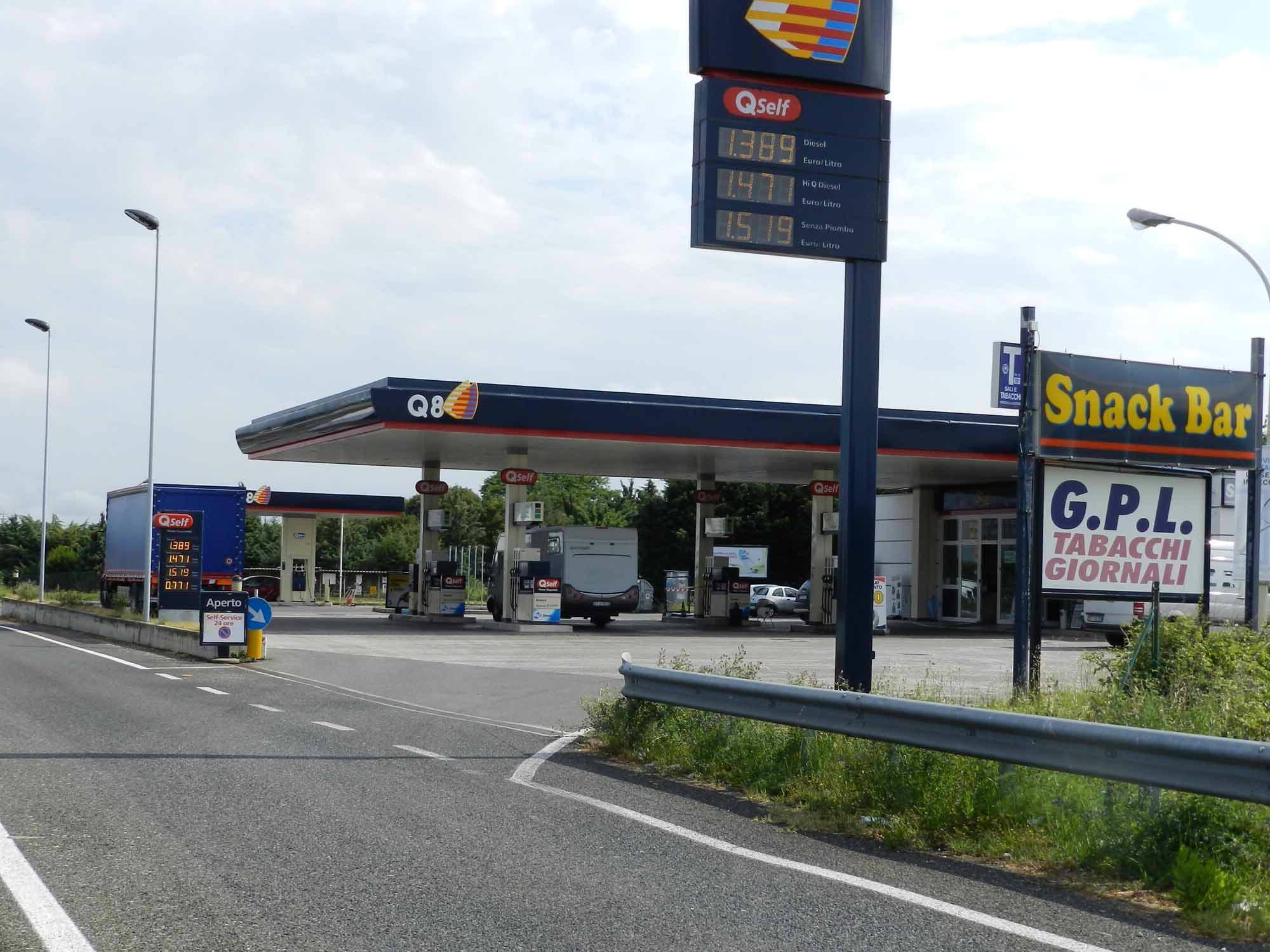 Il distributore della Q8 sulla variante