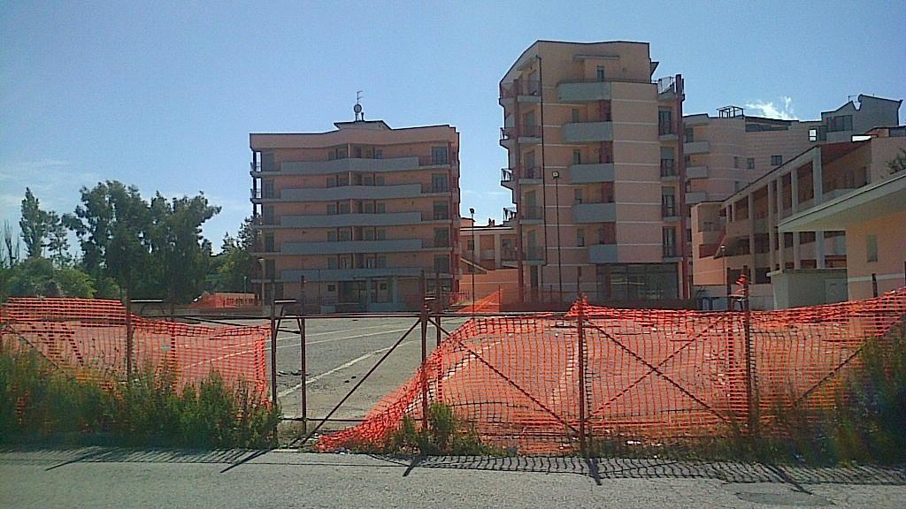 Cinquecento firme per riavere la piazza